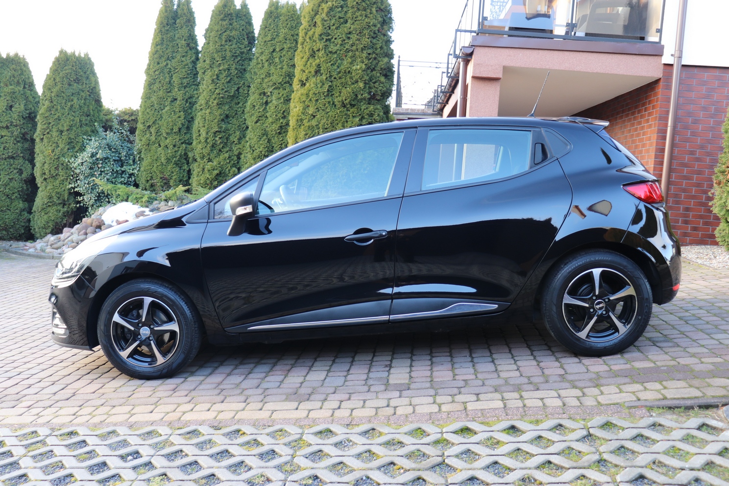 
								RENAULT CLIO 1.2, NISKI PRZEBIEG, SERWISOWANY, GWARANCJA full									