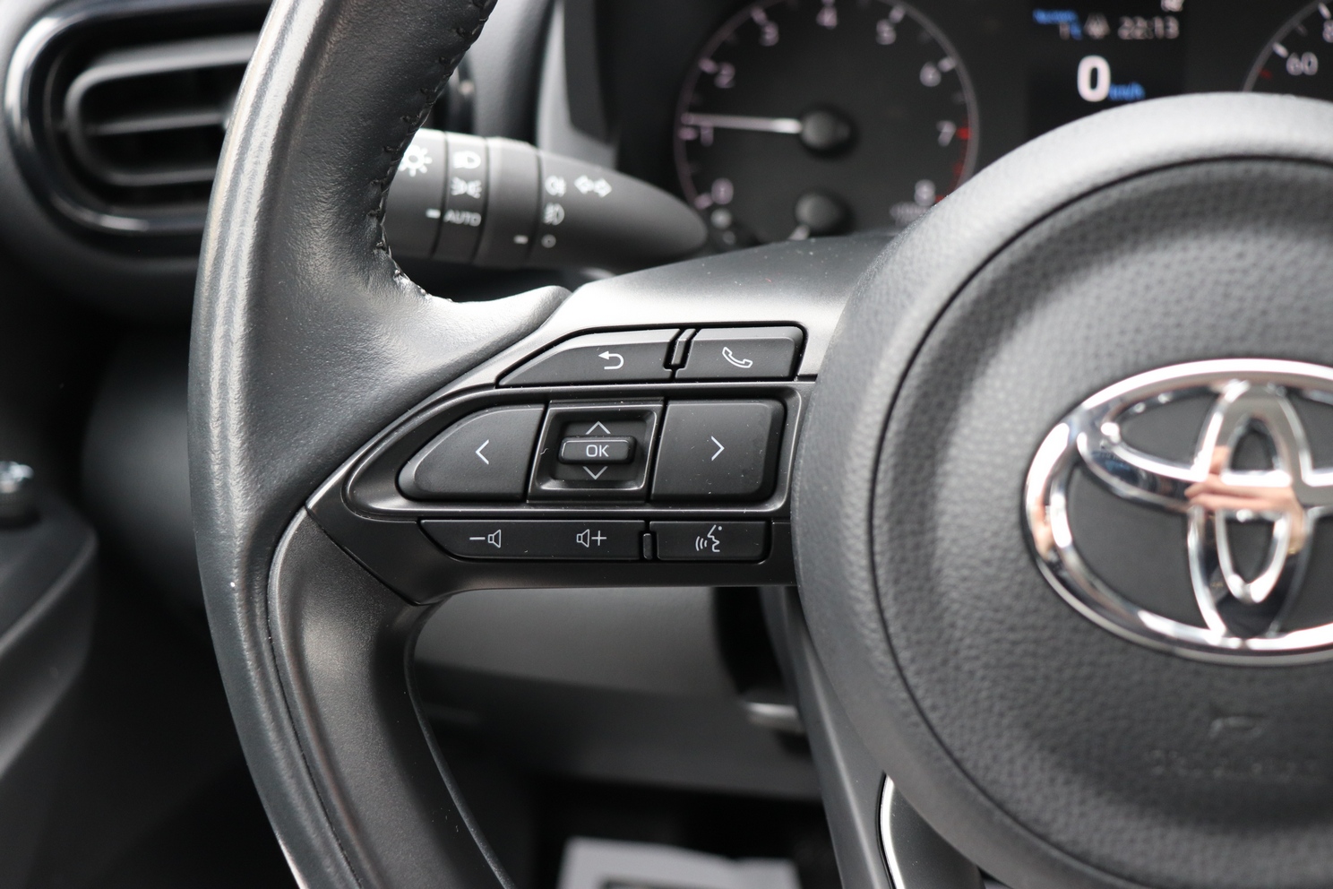 
								TOYOTA YARIS 1.5, 1 WŁAŚCICIEL, SERWISOWANY, NISKI PRZEBIEG, full									