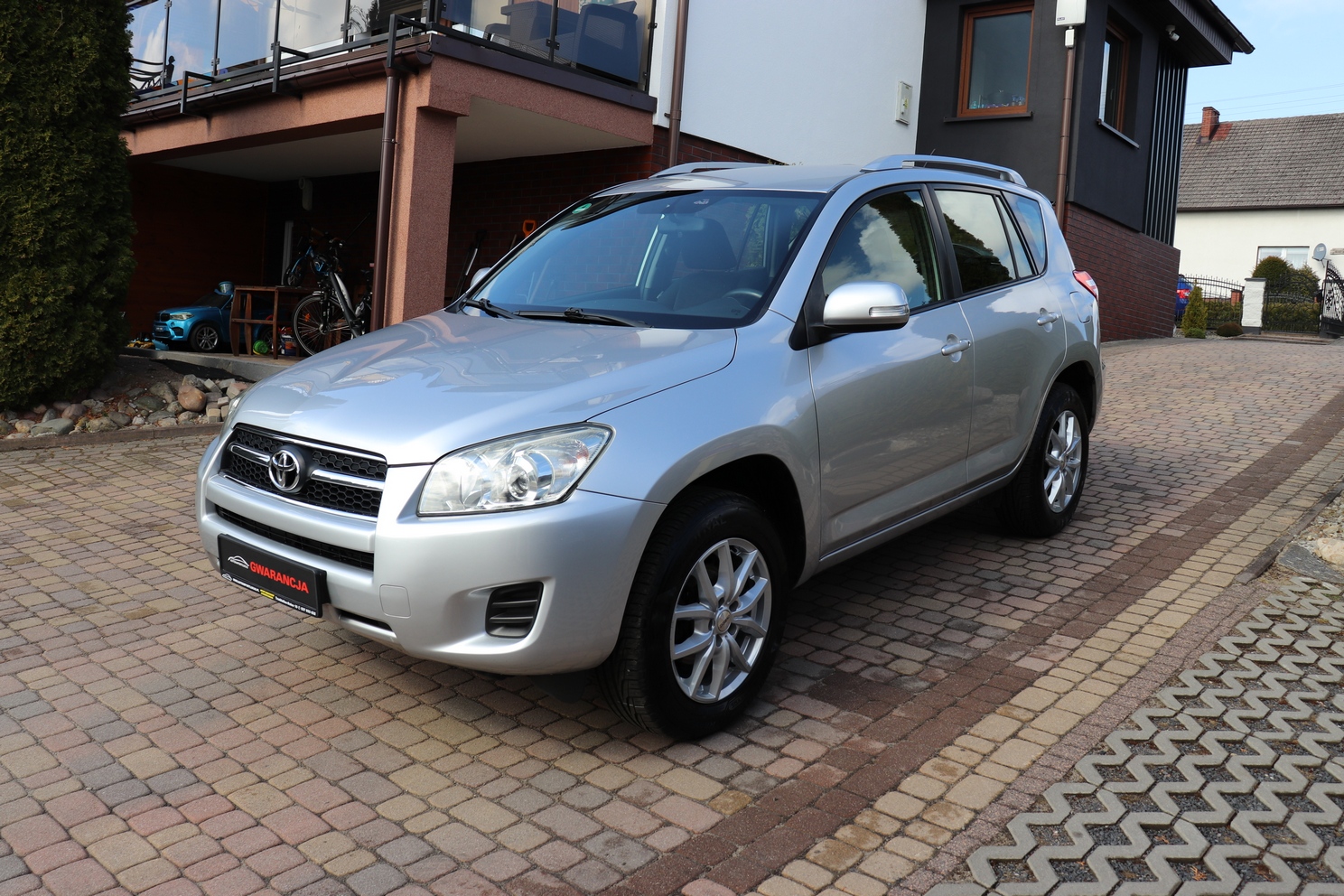 
								TOYOTA RAV4 2.0 BENZYNA full									
