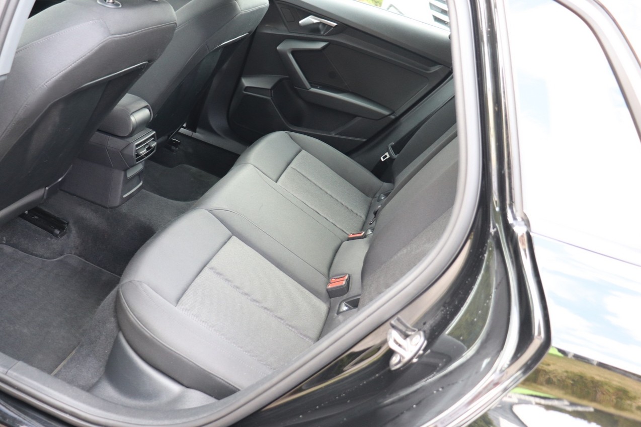 
								AUDI A3 1.5 TFSI S-TRONIC MHEV, 1 WŁAŚCICIEL, SERWISOWANY, KRAJOWY, GWARANCJA full									