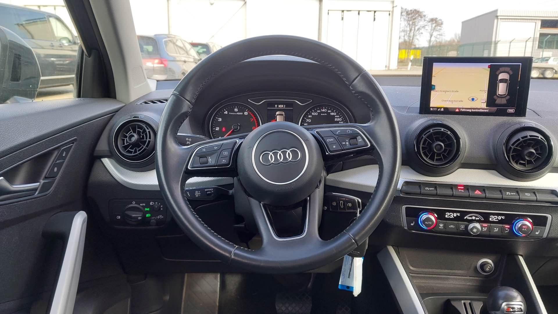 
								Audi Q2 design 1,4 TFSI S-tronic full									