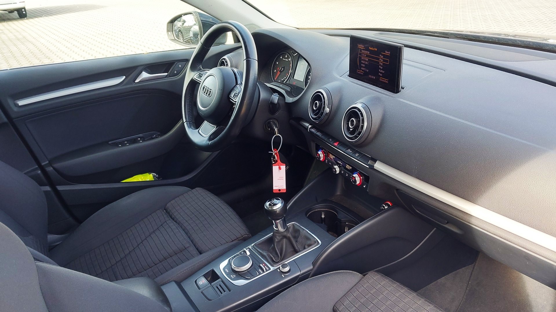 
								AUDI A3 1.4 TFSI SEADAN full									