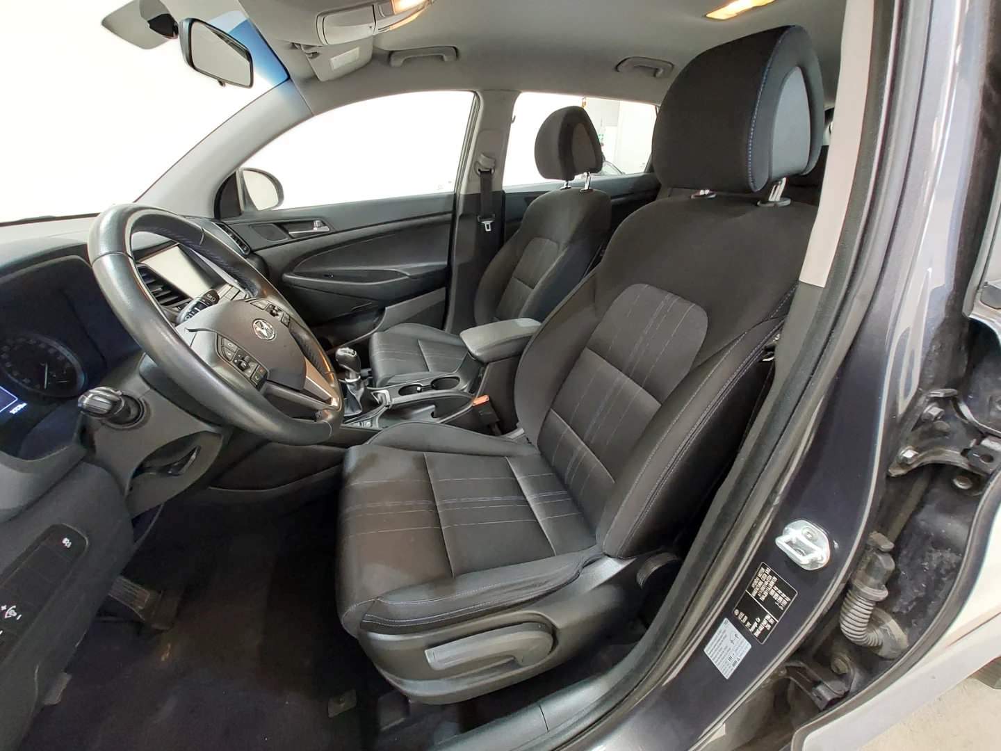 
								HYUNDAI TUCSON 1.6 full									